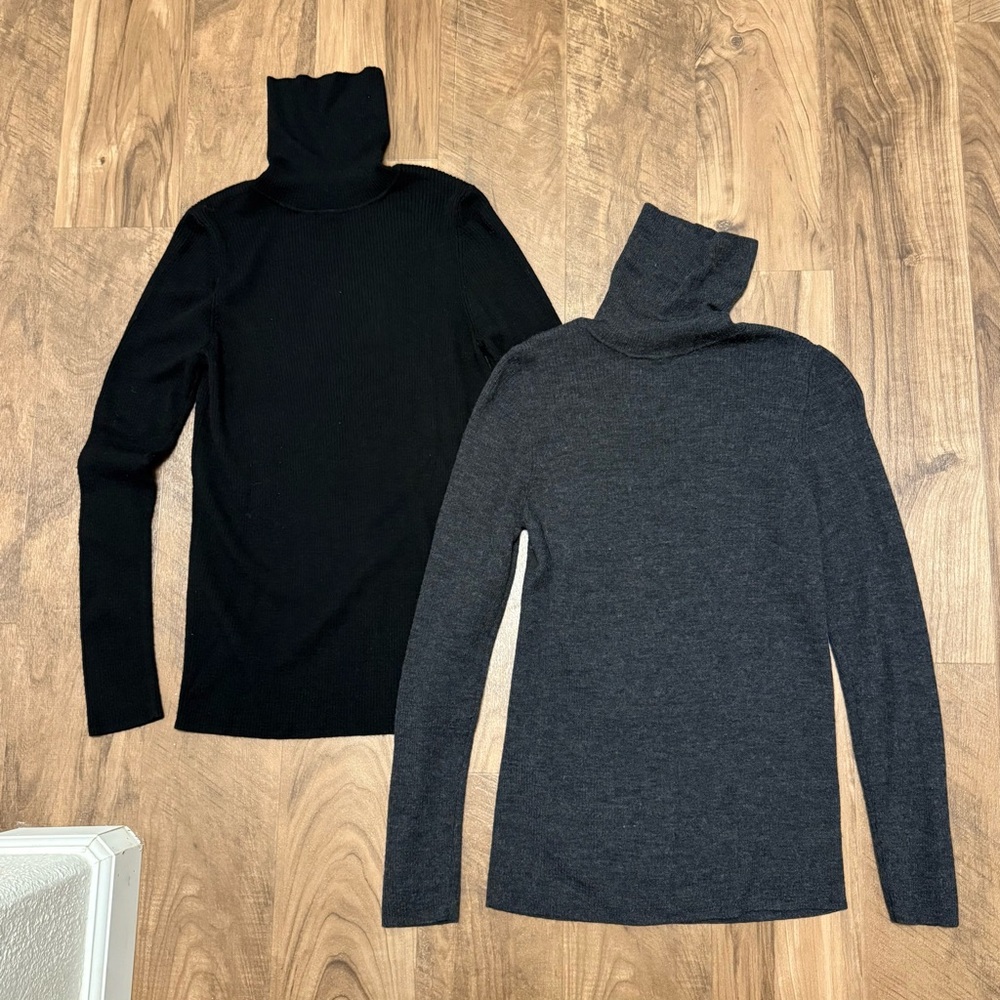 Uniqlo Large Wool Turtlenecks
